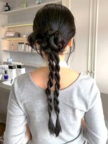 セプト 天神大名(SEPT.) ヘアアレンジ 三つ編み カチモリ風 結婚式 編み下ろし 暗髪