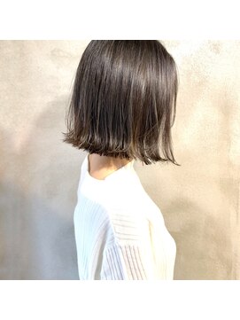 ミント(mint) 赤み除去、透明感カーキグレー