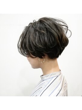 ジェナ(Jena) はねちゃうさんのショート×グレージュ