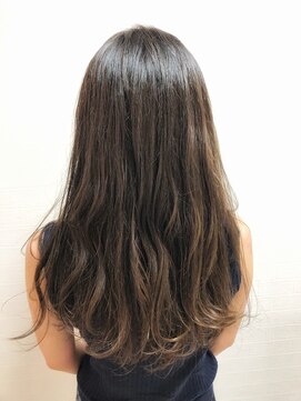 ディスオモテサンドウ 表参道(This OMOTESANDO) グレージュ☆似合わせヘアー【表参道、青山】山本