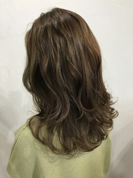 アリウス(ALIUS by posh) 【ALIUS 池袋 小川真一】カーキベージュ×セミロング