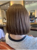 アッシュベージュでふんわり柔らかボブ