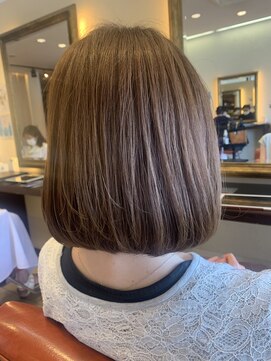 アリーナ 緑が丘店(arena) アッシュベージュでふんわり柔らかボブ