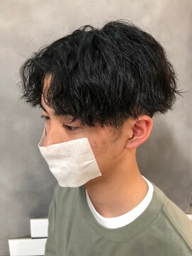 ティントバイティダ(tinto by tida) コンマヘアメンズカットセンターパートツイストスパイラルパーマ