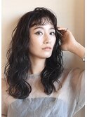 黒髪ウェーブロング
