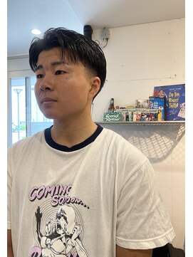 メンズ刈り上げセンターパートスキンフェードテーパーフェード