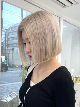 ニトバイアンキシム(nit by ahnkism) ボブミルクティーベージュブリーチダブルカラー堀江