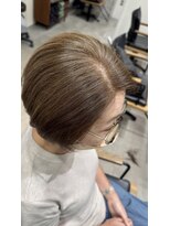 ミューズ(Meuz)&nbsp;白髪ぼかしカラー×ショートスタイル