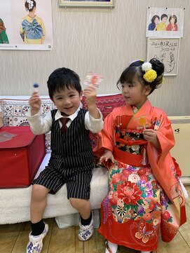 ニューカンヌ 美容室 七五三　２つくくりの　フワフワスタイル☆