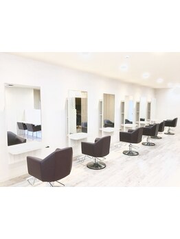 同じ女性だからこそ共感できる♪日常での髪の悩みも一緒の目線で考え、親身に提案・アドバイスしてくれる☆