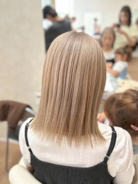 イリ 梅田(ili) ホワイトベージュ