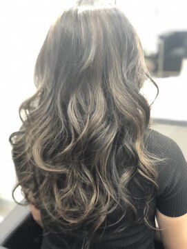 ホワイト(WHITE) ハイライト