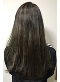 カラーで動きをプラス☆ハイライトロングヘア