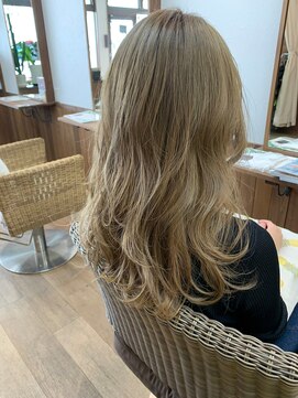 ヘアーサロン プアメリア(Puamelia) クセ毛風パーマ大人可愛い透明感×立体感 ホワイトブロンド