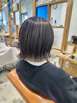 ジジ 宇都宮(Gigi) 黒髪/グレーベージュ/レイヤーロング/前髪パーマ/ハイライト