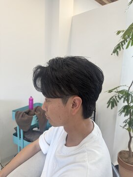 イロ 成田(iLo) 刈らないショートスタイル ツーブロックあり