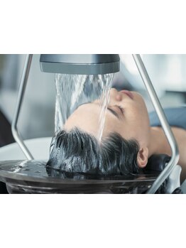 頭浸浴で頭皮から髪質改善◇個室空間でリラックスしながら日々の疲れを癒し、最高のご褒美時間に…＊