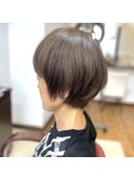 グレージュカラーのボブ