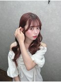 ピンクヘア　ロング　ウェーブヘア　甘め　淡色カラー　ツヤ髪