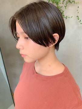 テトヘアー(teto hair) ハンサムショート、前下がりショート、グレージュ、スリーク