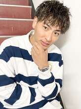 【hinata】流行りのメンズセンターパート、メンズマッシュ、ニュアンスパーマなら間違いなし！