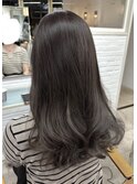 やわらかグレージュ