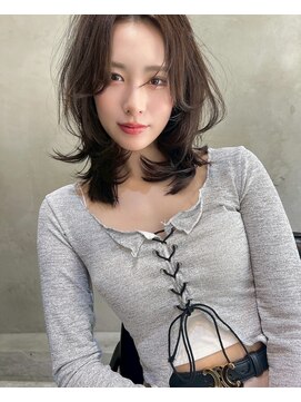 エイミー(Aimee) Aimee おすすめ アイスベージュ×ミディアムレイヤー