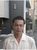 深めの赤系カラーで魅せる、こなれ坊主スタイル