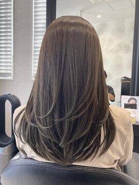 上質カーキグレージュ×艶セミロング