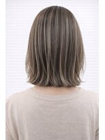 ウル(ulu)&nbsp;名東区　ハイライト　白髪ぼかし　透明感カラー　ミルクティー