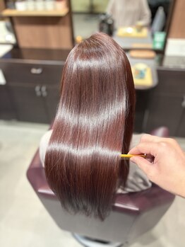 アオイ(Aoi)の写真/誰もが羨むツヤ美髪に♪髪質に合わせたトリートメントで、思わず触りたくなるような質感へと導きます◇佐賀