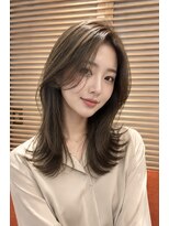 オアシスアヴェダ ザ・ペニンシュラ東京(OASIS AVEDA) 大人艶髪レイヤー・セミロング長め前髪オリーブグレージュ30代