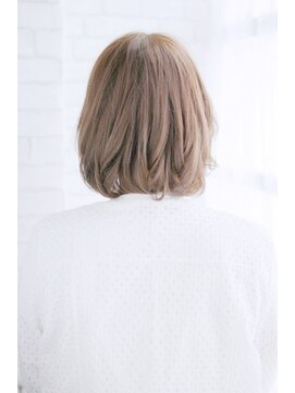 トランクイル サフリック(TRAN9UIL safric) 20代・30代・40代　リズムが生まれるショートバング