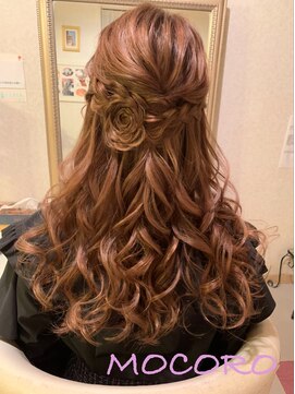 ヘアーセット モコロ(Hair Set MOCORO) ハーフアップアレンジ