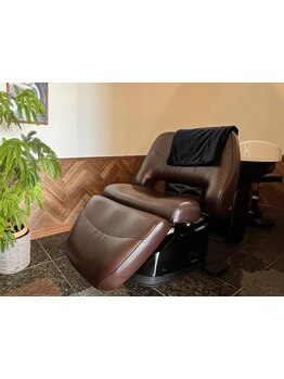 [半個室の専用スパルームあり]マッサージで頭皮をほぐし髪に潤いを与えます☆頭浸浴との組み合わせも人気♪