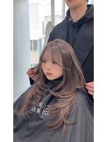 天神美容室&nbsp;海外レイヤーカットハッシュカットグレージュ