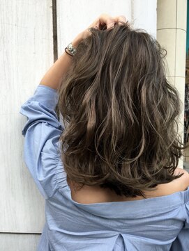 ウィルゴ(VIRGO) オフィスハイライト イルミナカラー ツヤ髪セミディ 大人可愛い