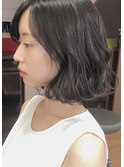 黒髪巻きミディアムボブ
