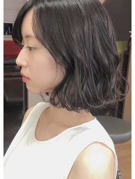 フローレン(FLOREN) 黒髪巻きミディアムボブ