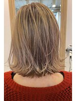 バローチェ(Barouche)&nbsp;【Barouche/中島綾子】　ベージュ　切りっぱなしボブ　堀江