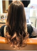 ウェーブパーマ　イメチェンヘアスタイル　グレージュ　グリーン