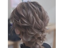 ルーズなふわふわヘアで、結婚式やお出掛けにどうぞ☆