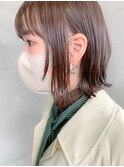 ミルクティベージュ、イルミナカラー、外はねボブ、パッツン前髪