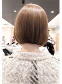 ぱっつんボブ/切りっぱなしボブ/耳掛けショート/ベージュカラー