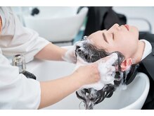 日々の疲れを癒す時間。至極のフルフラットシャンプー台【YUMEシャンプー台】で至福の時間を＊