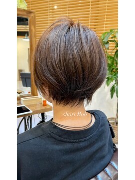 チリンバイロストシティー(Chillin by LOSTCITY) ショートボブ髪質改善インナーカラー