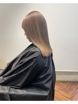 ウニレ バイ センス(unire by sense) 【飾磨/姫路/ブリーチ】透明感あるホワイトグレージュカラー