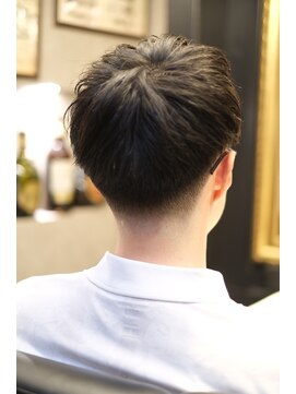 ブロートーキョーバーバーショップ 神田店(Bro Tokyo BARBERSHOP) 【神田】直毛フェードツーブロビジネススタイル