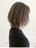 30代40代50代60代おすすめ　くびれ外はねミディアム　白髪ぼかし