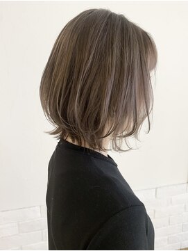 サロン ド ユーア(salon de yuua) 30代40代50代60代おすすめ　くびれ外はねミディアム　白髪ぼかし